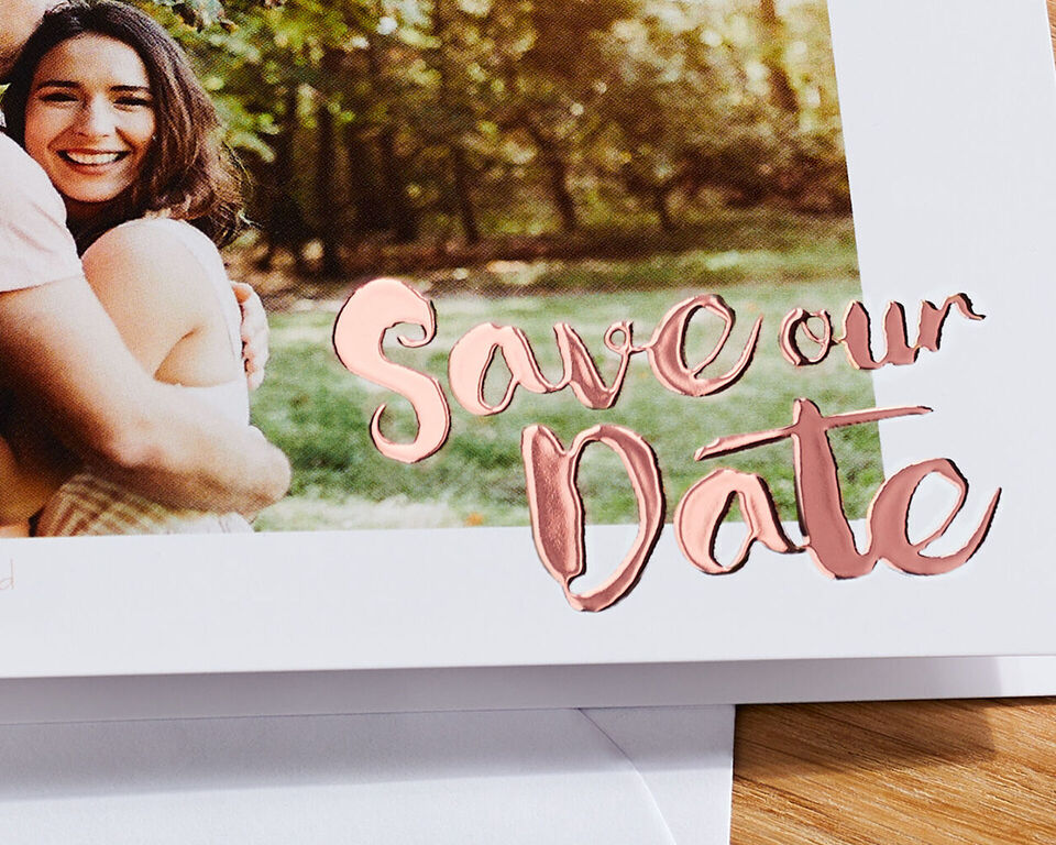 Romantična Save-the-Date kartica s motivom ruža.